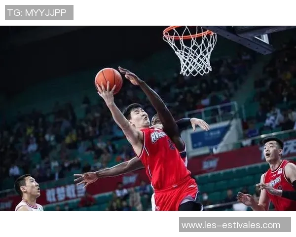 深圳足球队以82分领跑总决赛积分榜展现强劲实力和夺冠希望 深圳足球队以82分领跑总决赛积分榜展现强劲实力和夺冠希望