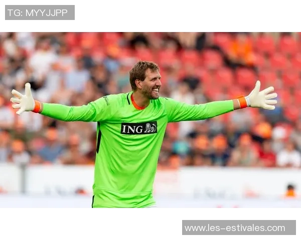 足球巨星跨界挑战拳击赛场精彩瞬间回顾与分析 足球巨星跨界挑战拳击赛场精彩瞬间回顾与分析