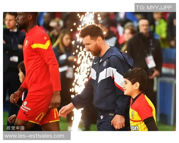 足球明星私下关系揭秘:场外友谊与竞争的真实故事 足球明星私下关系揭秘:场外友谊与竞争的真实故事